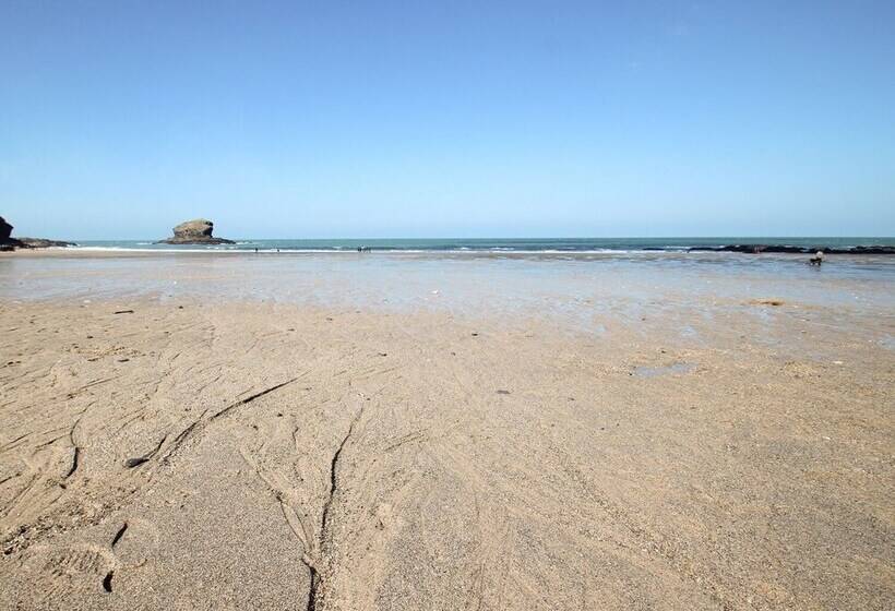 Strawberries & Cream Retreat