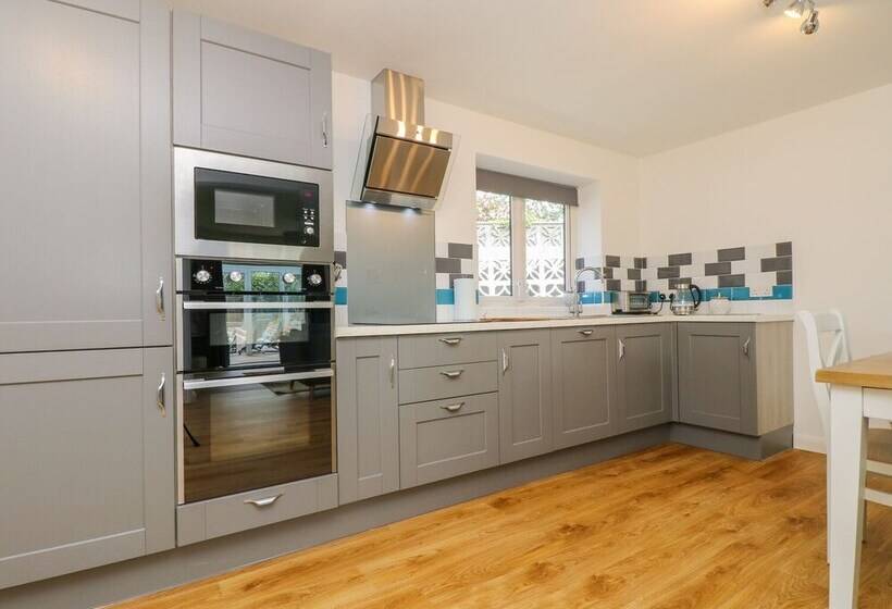 Strawberries & Cream Retreat