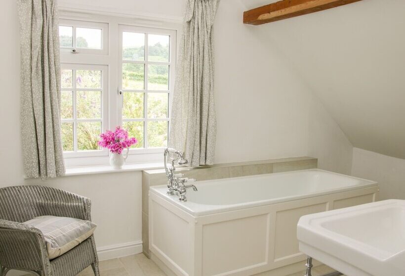 The Old Farmhouse, Upper Pitts