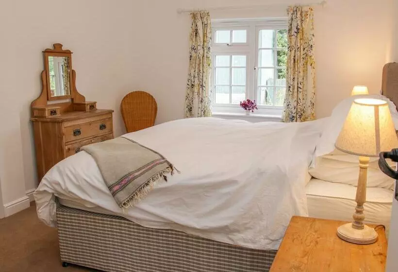 The Old Farmhouse, Upper Pitts