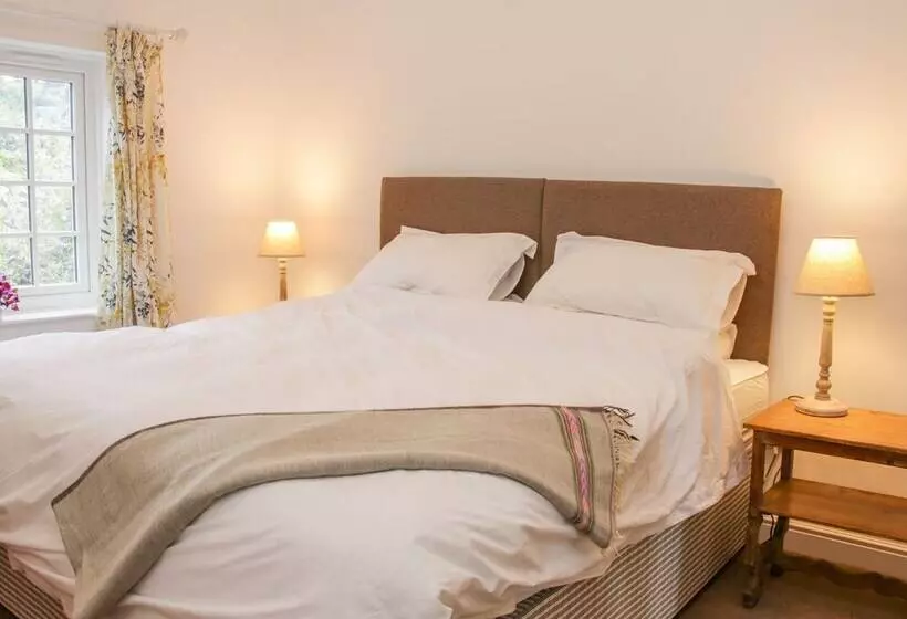 The Old Farmhouse, Upper Pitts