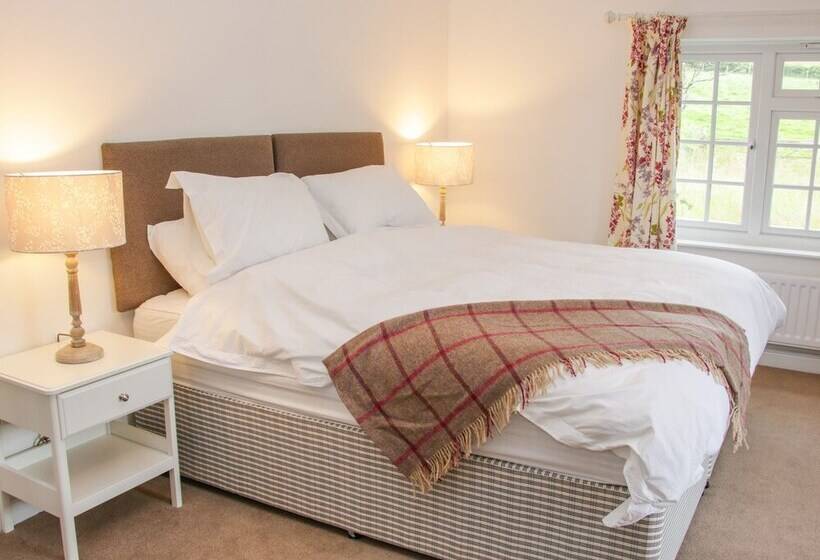 The Old Farmhouse, Upper Pitts