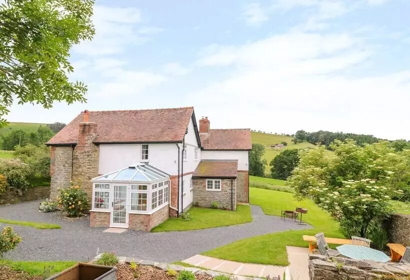 The Old Farmhouse, Upper Pitts