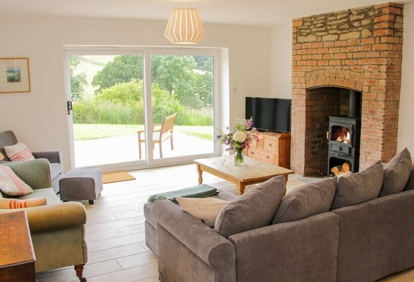 The Old Farmhouse, Upper Pitts