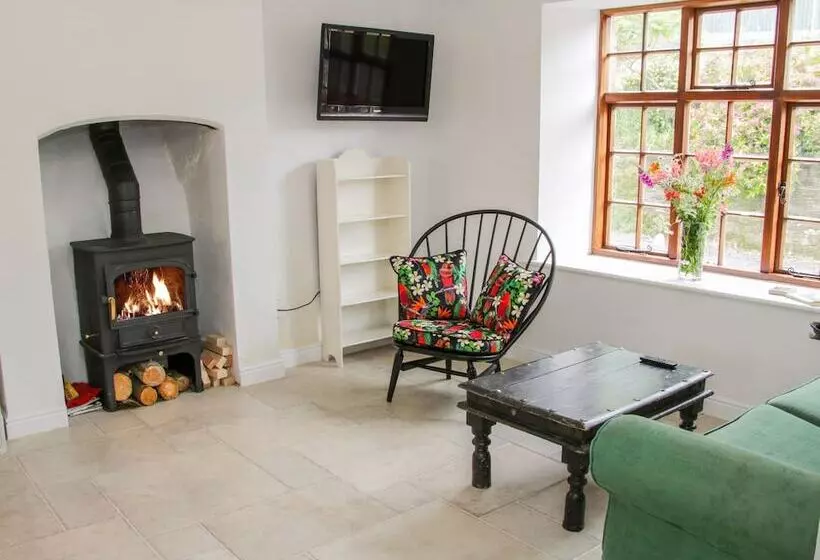 The Old Farmhouse, Upper Pitts