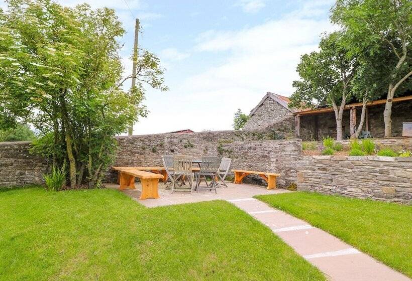 The Old Farmhouse, Upper Pitts