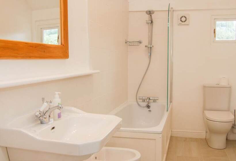 The Old Farmhouse, Upper Pitts