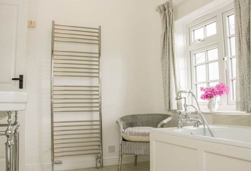 The Old Farmhouse, Upper Pitts