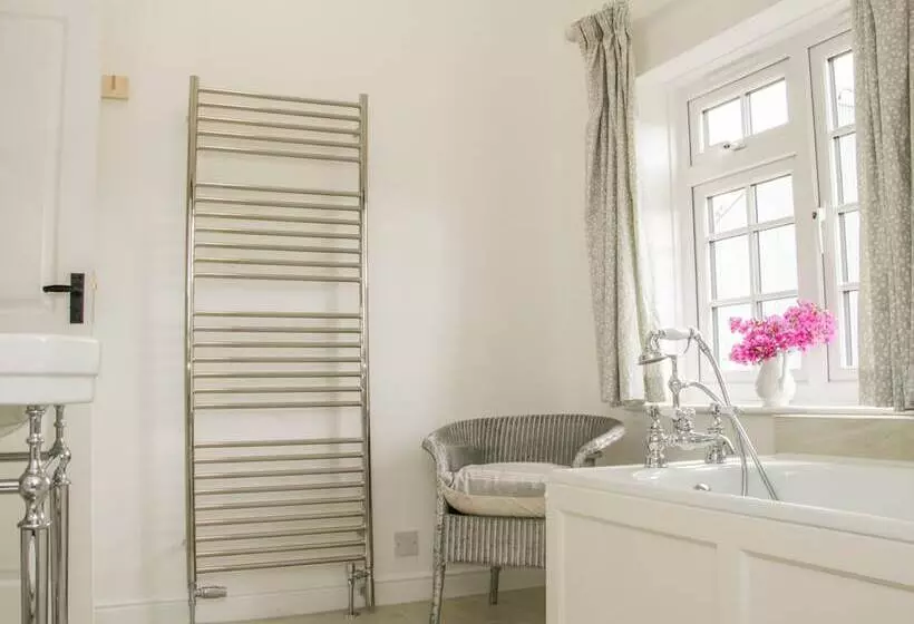 The Old Farmhouse, Upper Pitts