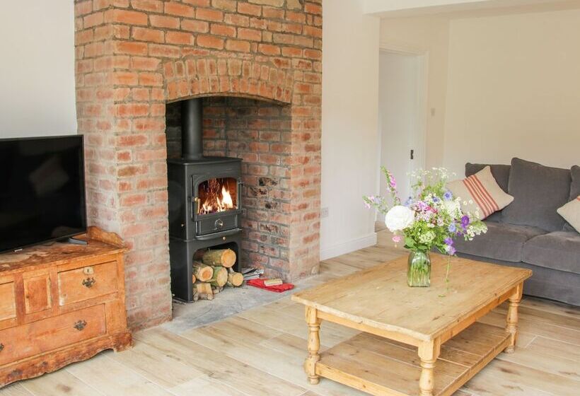 The Old Farmhouse, Upper Pitts