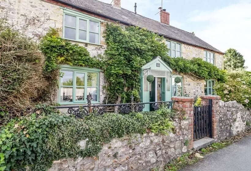 2 Wisteria Cottages