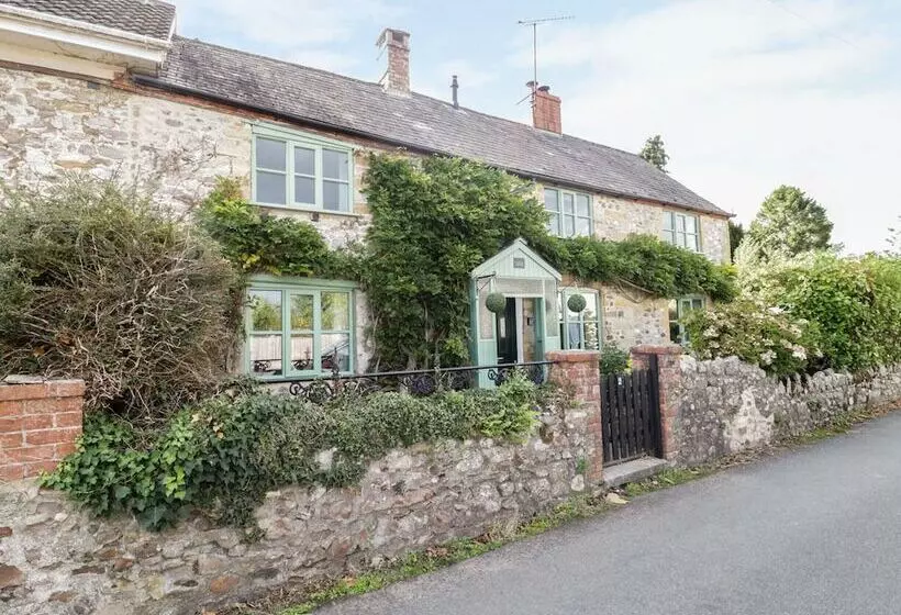 2 Wisteria Cottages