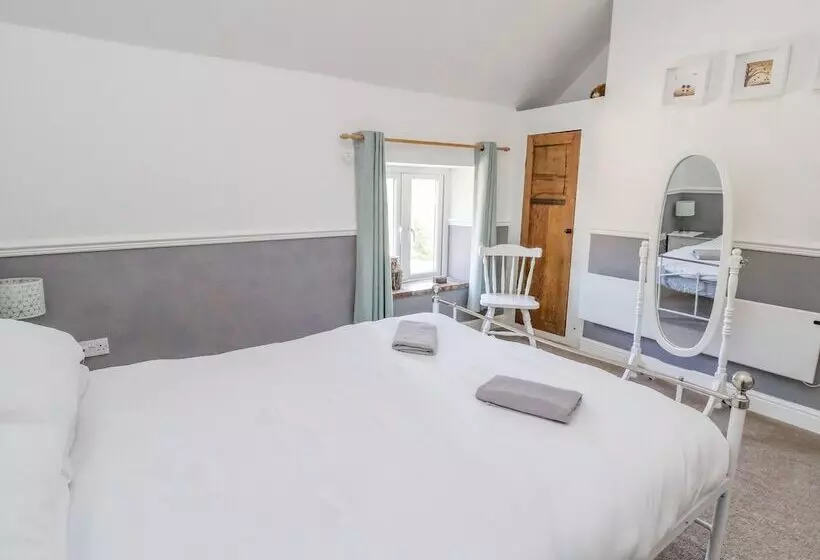 Carreg Cottage
