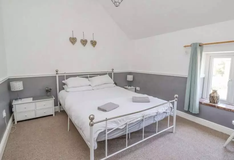 Carreg Cottage