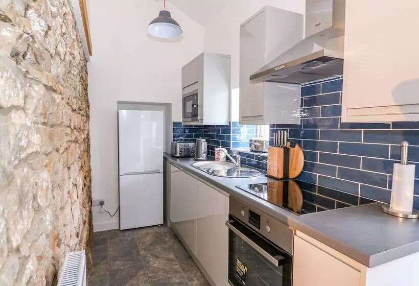 Crooked Hill Cottage