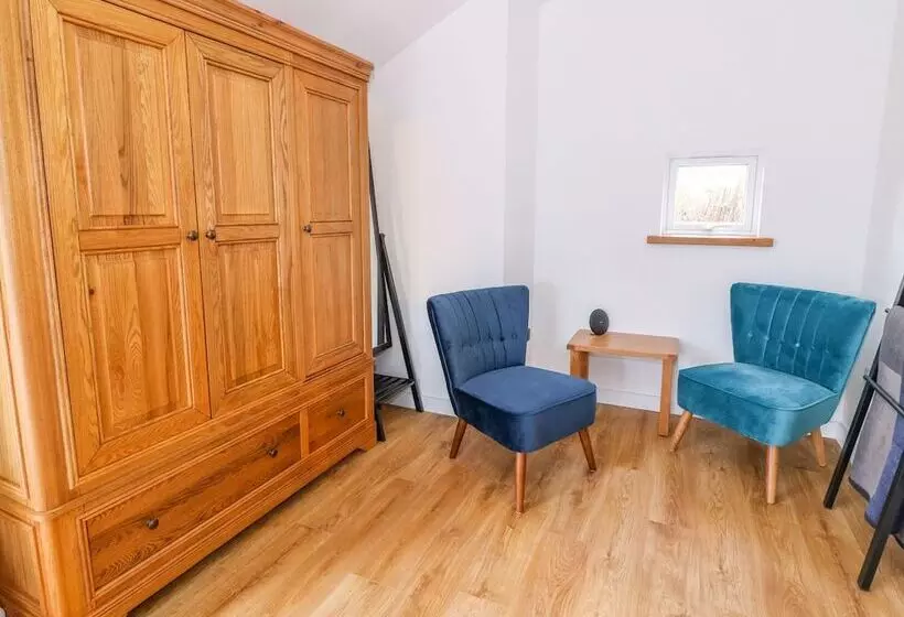 Crooked Hill Cottage