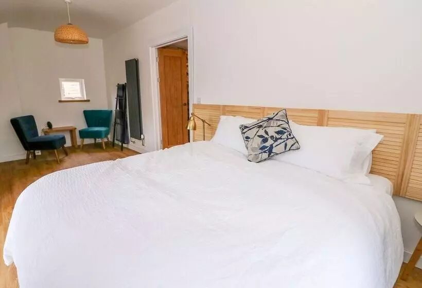 Crooked Hill Cottage