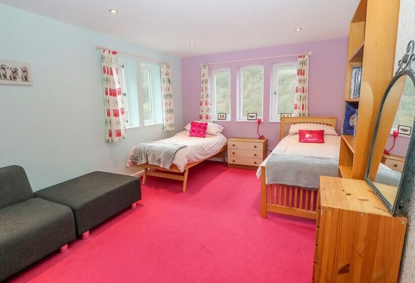 Lower Greenwood View