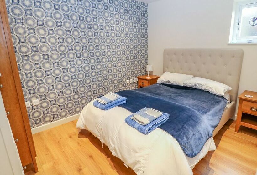 Lower Greenwood View