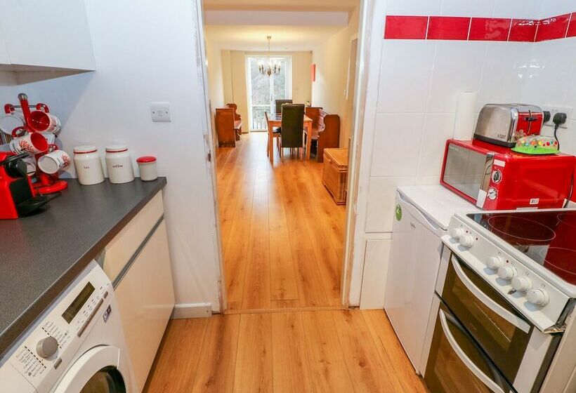 Lower Greenwood View