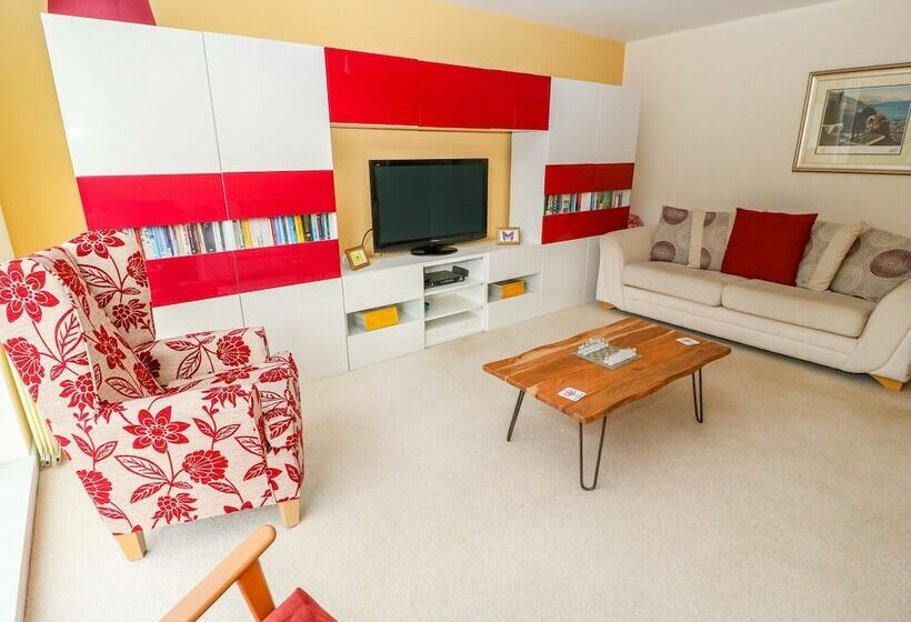 Lower Greenwood View