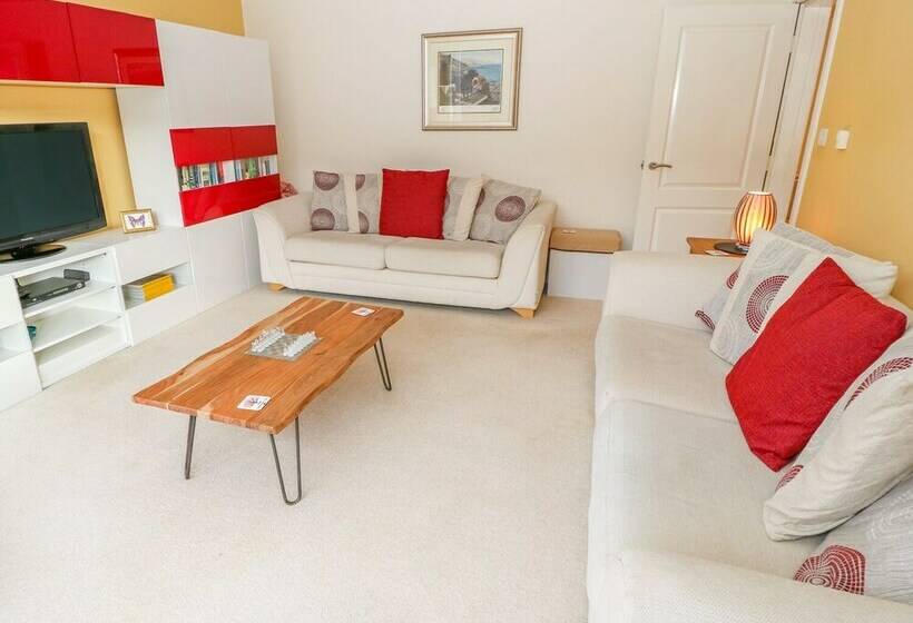 Lower Greenwood View