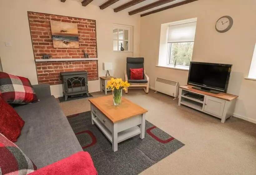 Magpie Cottage