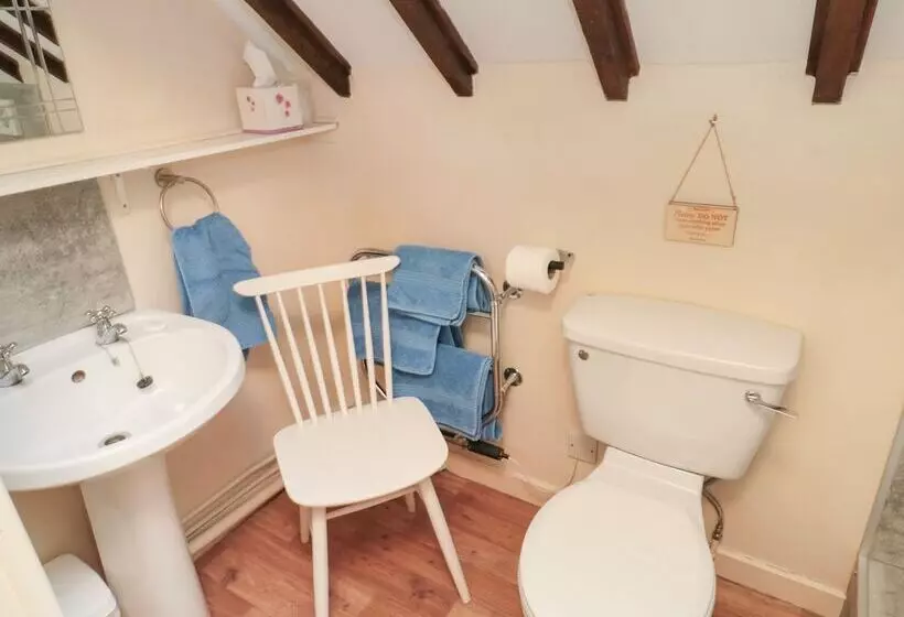 Magpie Cottage