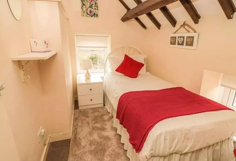 Magpie Cottage