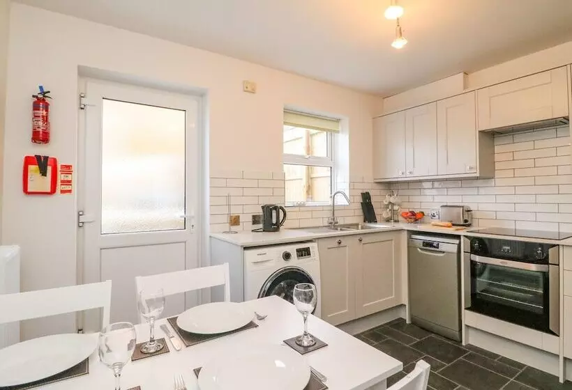 Maisy Cottage