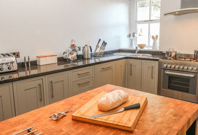 The Cottage, Beeston Hall