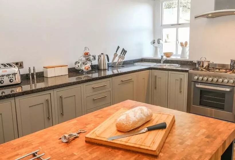 The Cottage, Beeston Hall