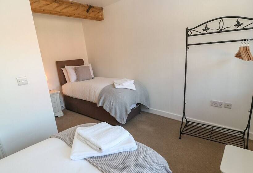 The Cottage, Beeston Hall