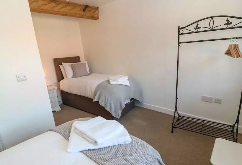 The Cottage, Beeston Hall