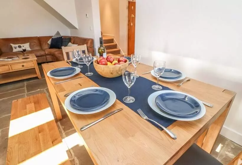 The Cottage, Beeston Hall