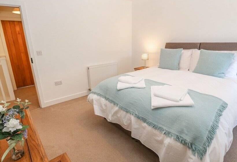 The Cottage, Beeston Hall