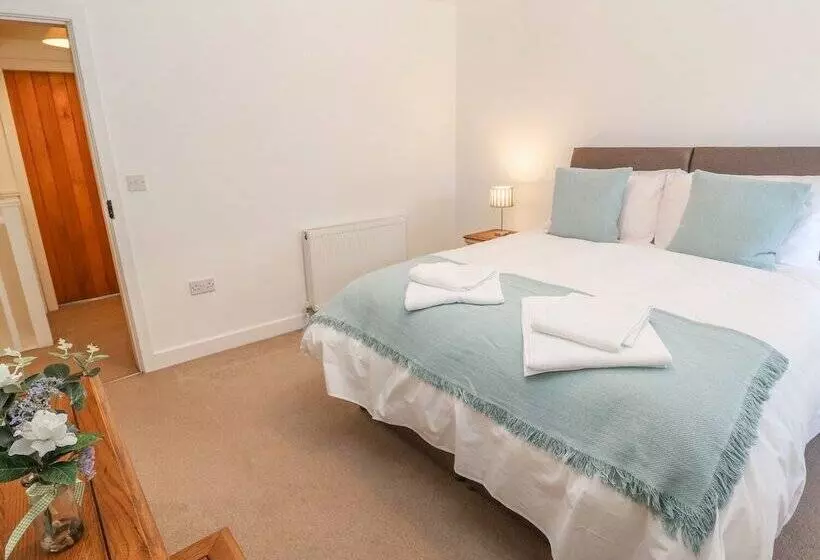 The Cottage, Beeston Hall