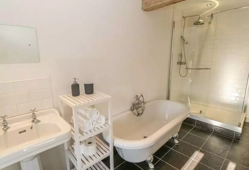 The Cottage, Beeston Hall