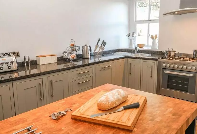 The Cottage, Beeston Hall