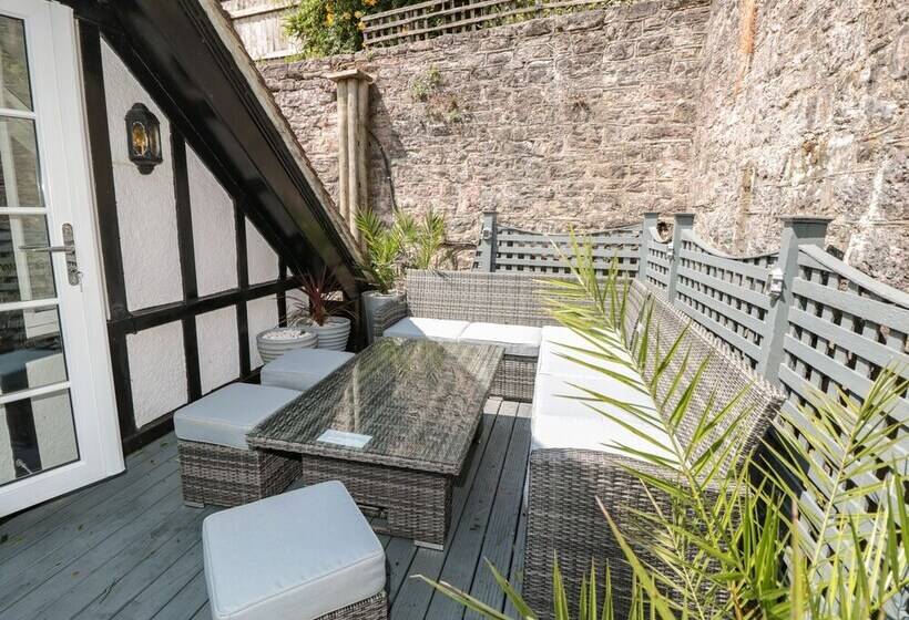 1 The Old Coach House