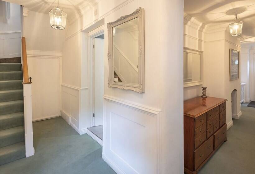 1 The Old Coach House