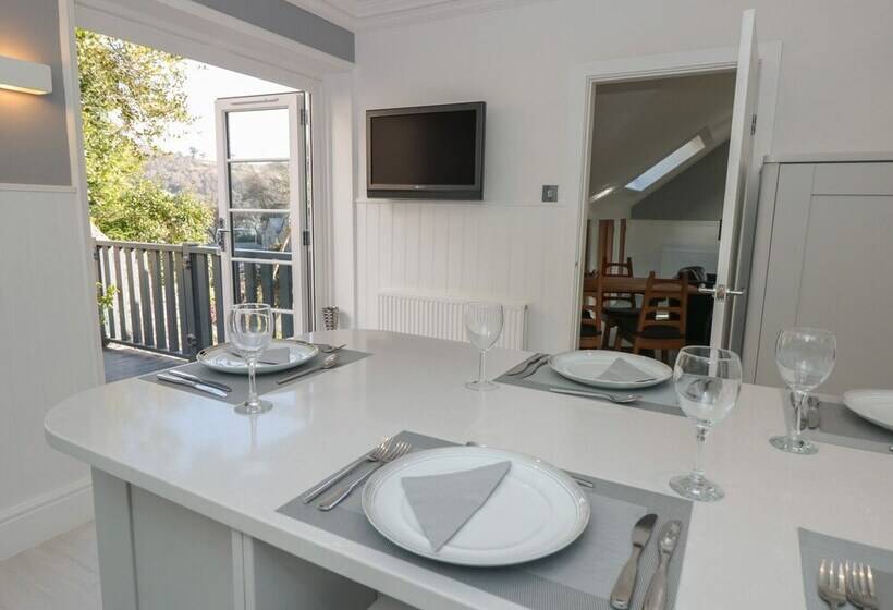 1 The Old Coach House