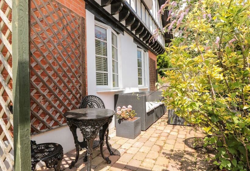 1 The Old Coach House