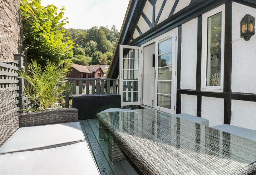 1 The Old Coach House