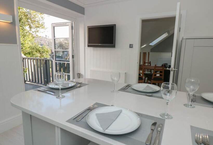 1 The Old Coach House