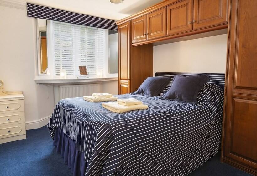 1 The Old Coach House