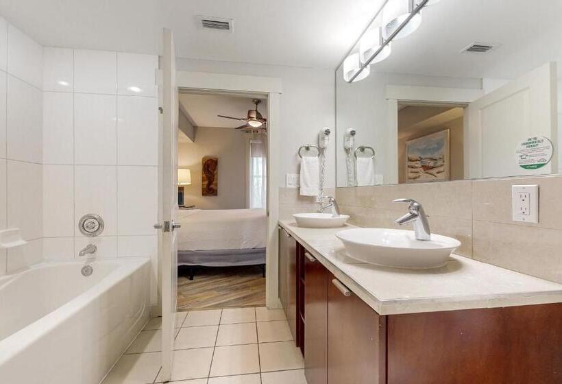 ホテル Bahia Condos