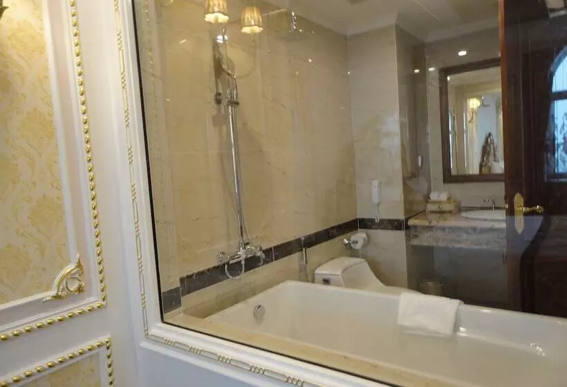 هتل Hoang Nham Luxury