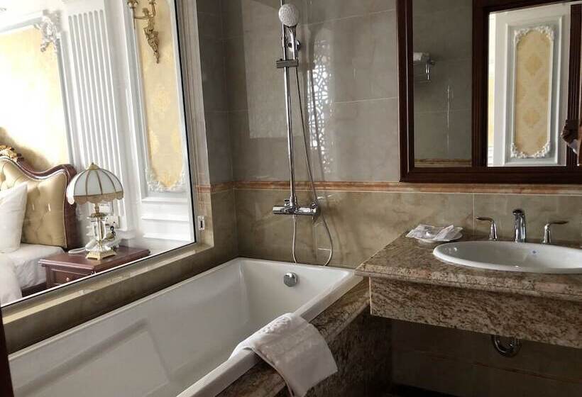 هتل Hoang Nham Luxury