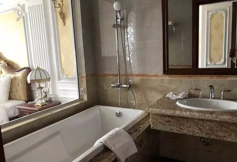 هتل Hoang Nham Luxury